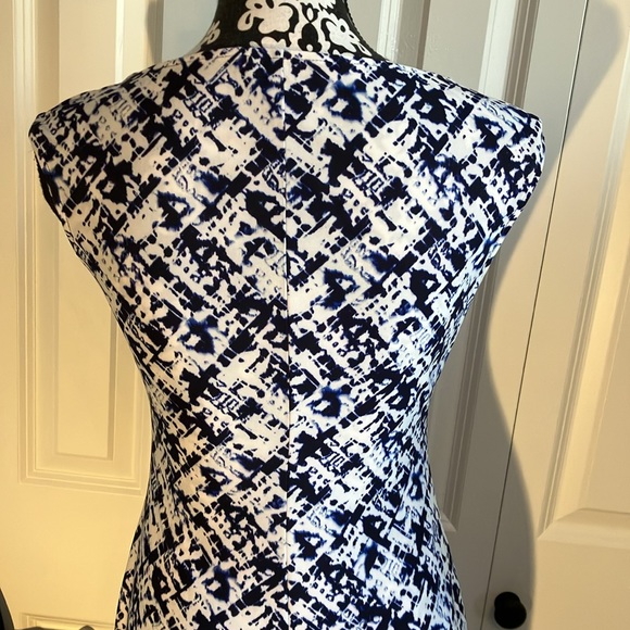Chaps Navy blue &white print sleeveless dress w/ boat neckline& ruching - Picture 8 of 14